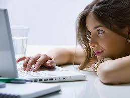 1.3 مليار إمرأة تستخدم الإنترنت وفق بيانات عام 2013
